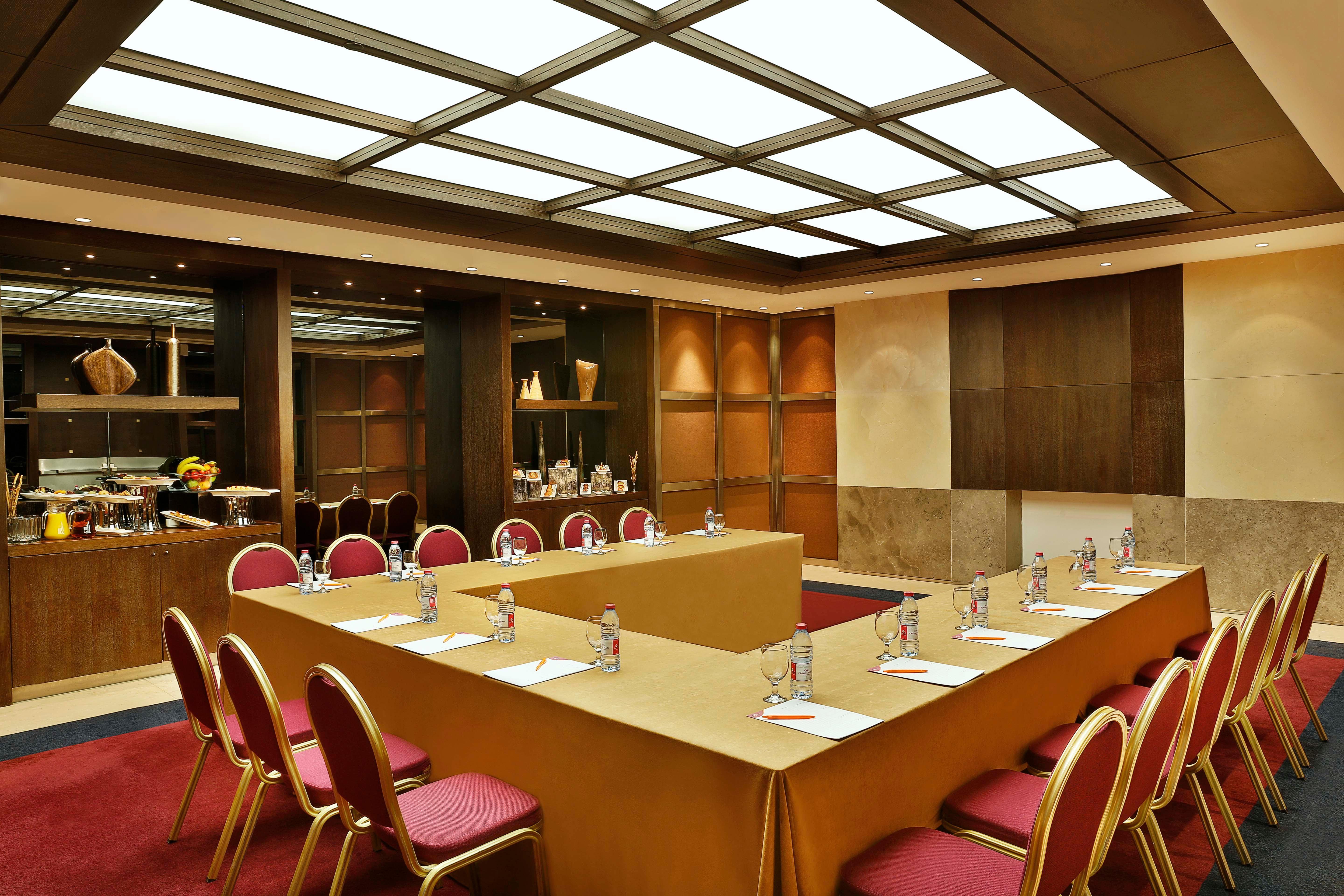 Crowne Plaza Amman By Ihg Hotel Exterior foto Meeting room