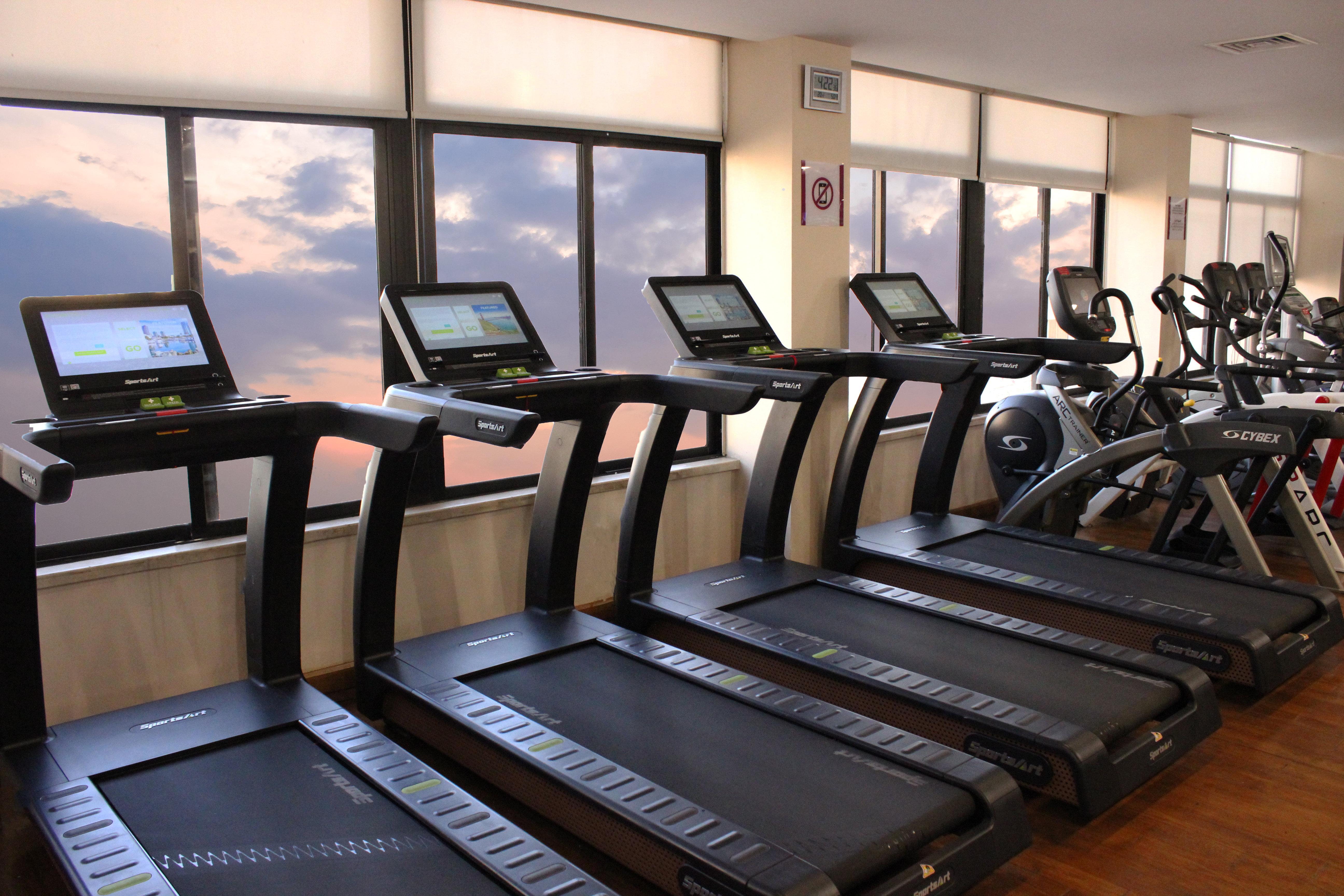 Crowne Plaza Amman By Ihg Hotel Exterior foto Treadmills in a gym