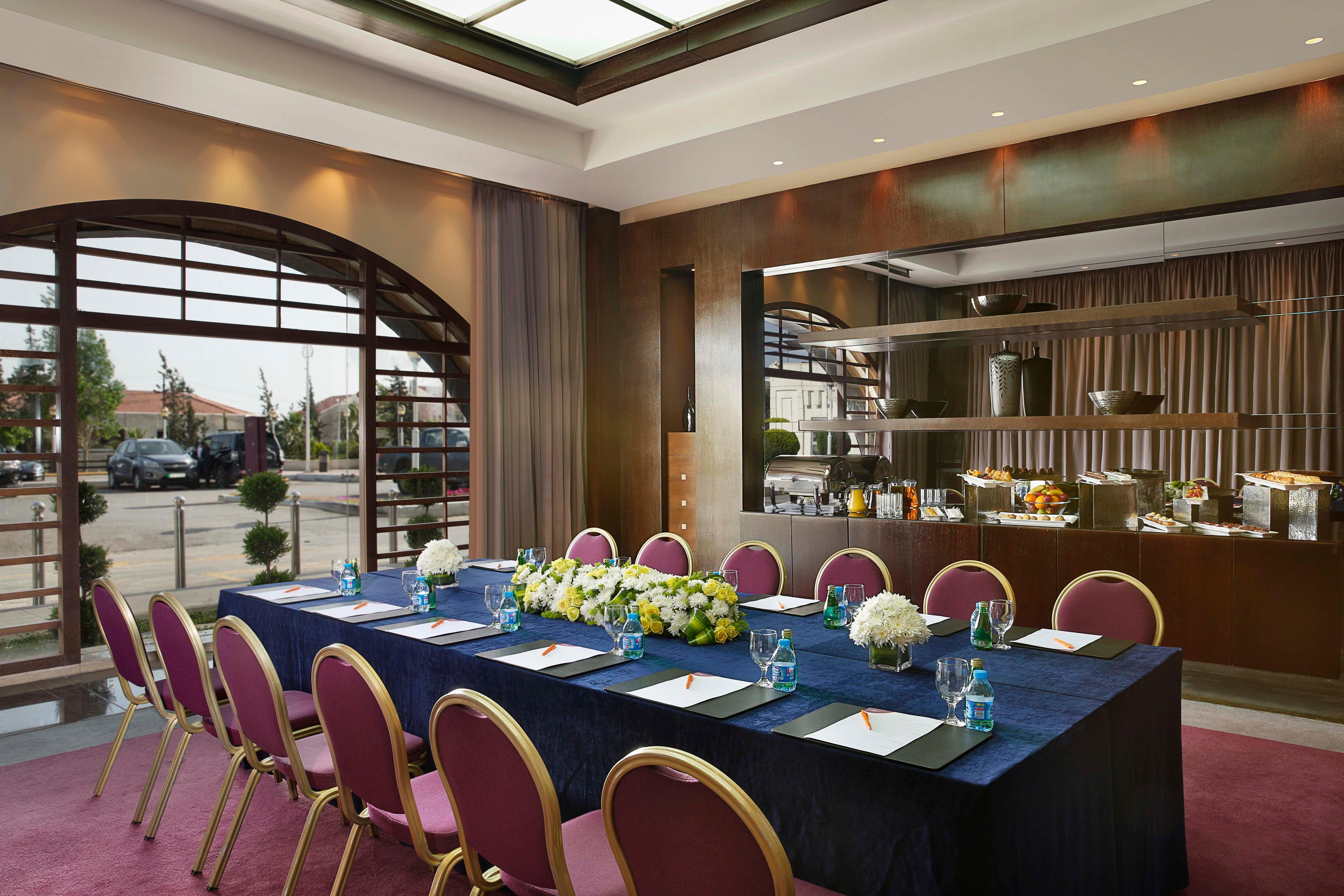 Crowne Plaza Amman By Ihg Hotel Exterior foto Meeting room