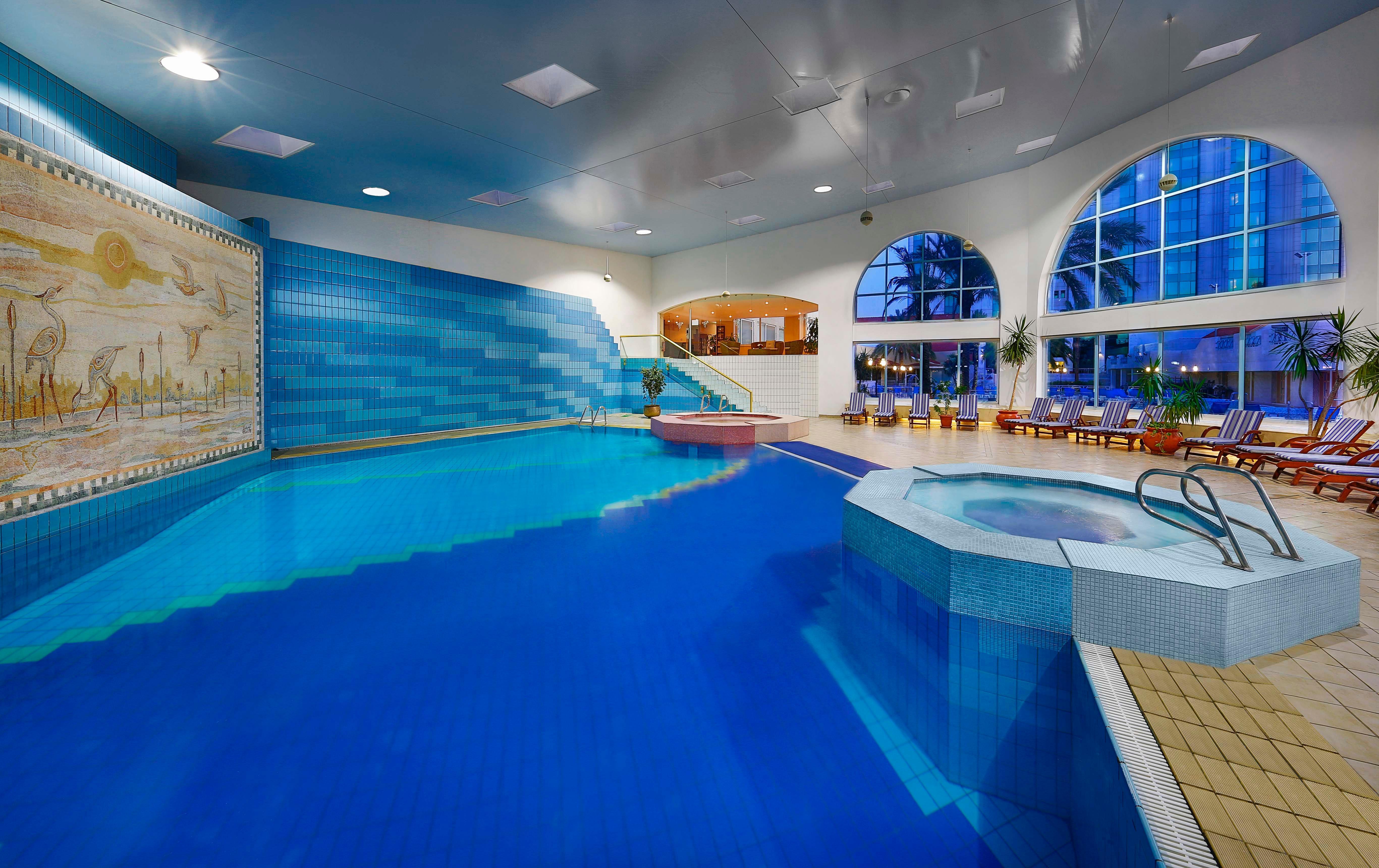 Crowne Plaza Amman By Ihg Hotel Exterior foto Indoor pool