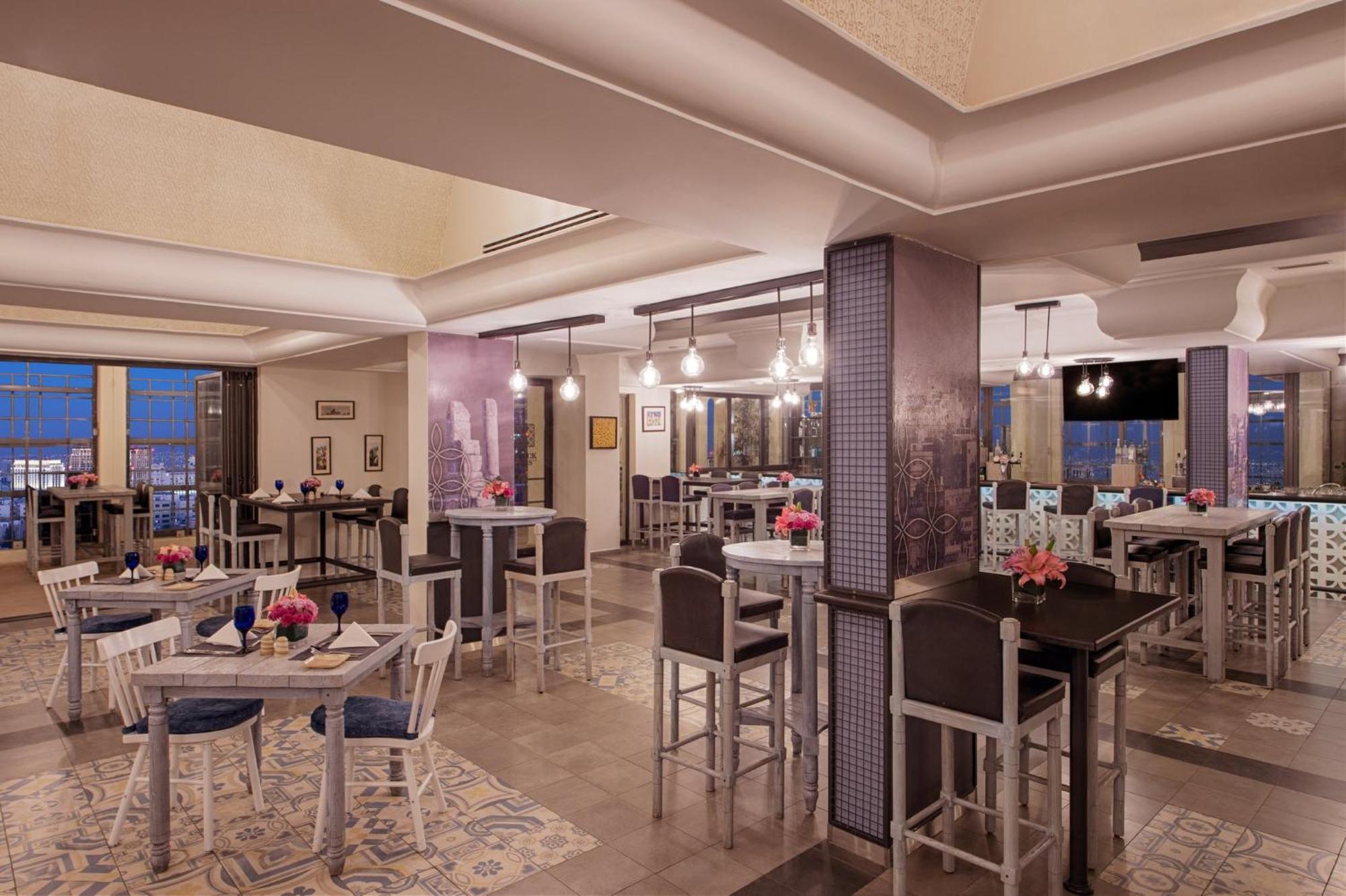 Crowne Plaza Amman By Ihg Hotel Exterior foto The 1911 Lounge