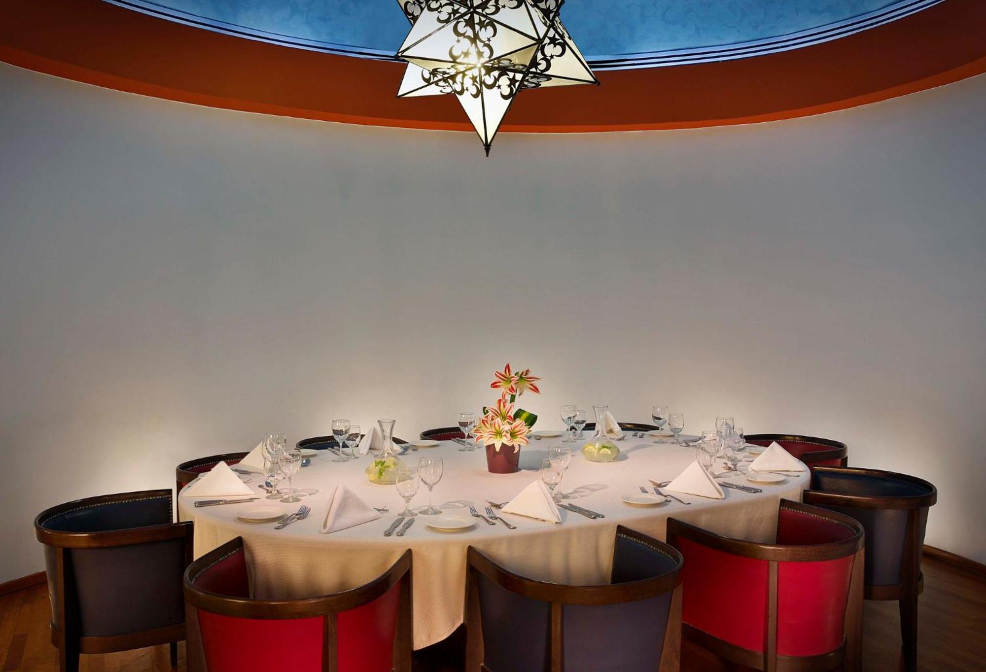 Crowne Plaza Amman By Ihg Hotel Exterior foto The restaurant's interior