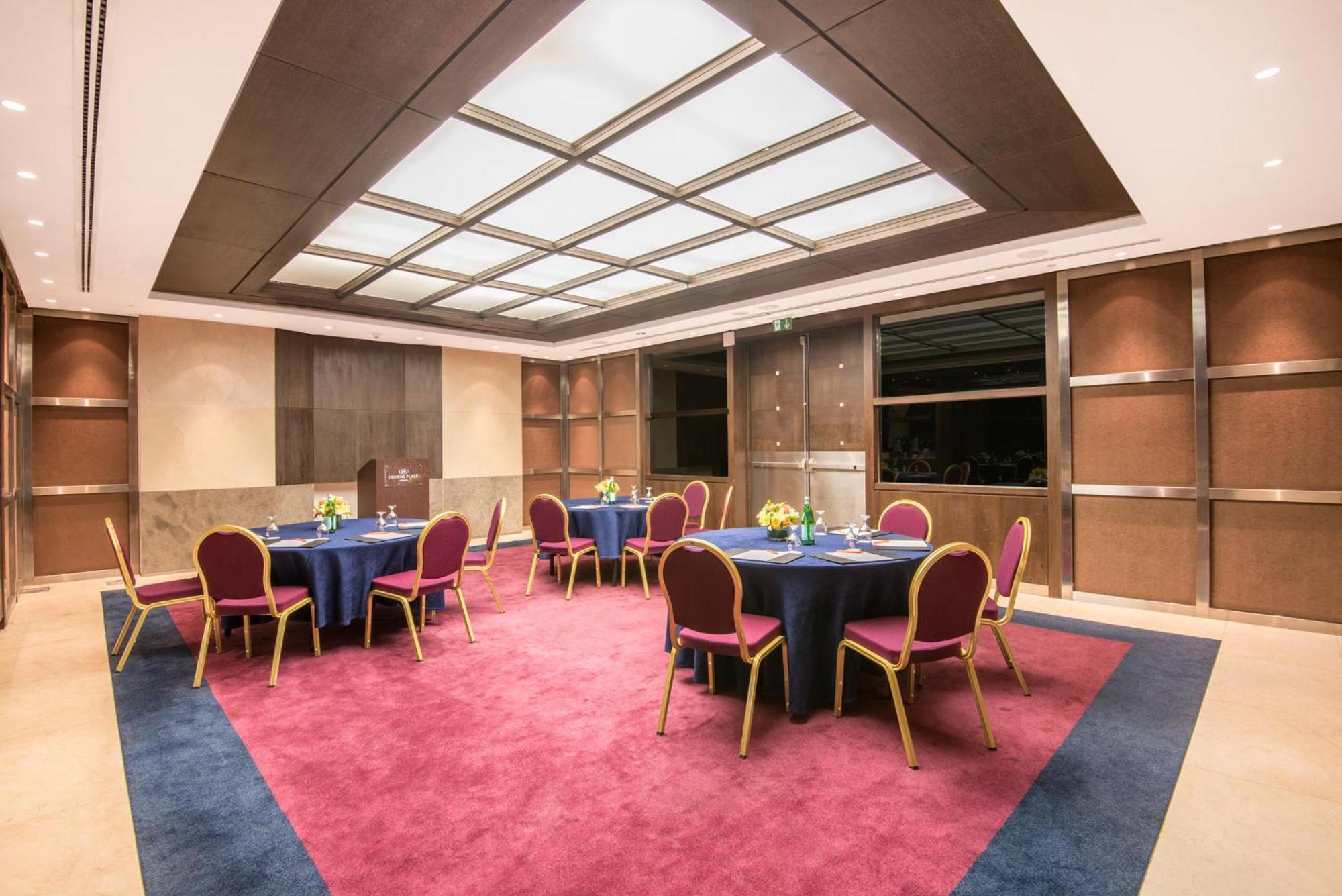 Crowne Plaza Amman By Ihg Hotel Exterior foto Meeting room